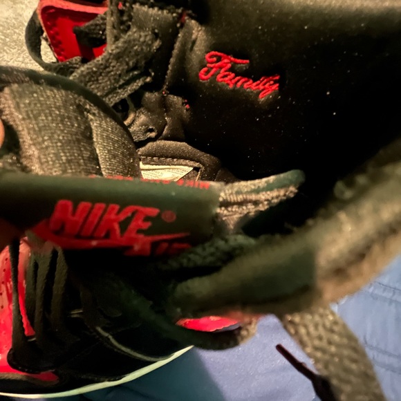 Jordan 1s size 9 used want to get rid of them no box - Picture 2 of 6
